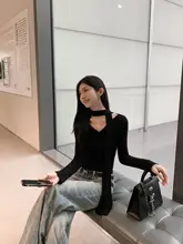 デザイン感ある肩出しトップス【女性用・フィット感・オフショルダー】
