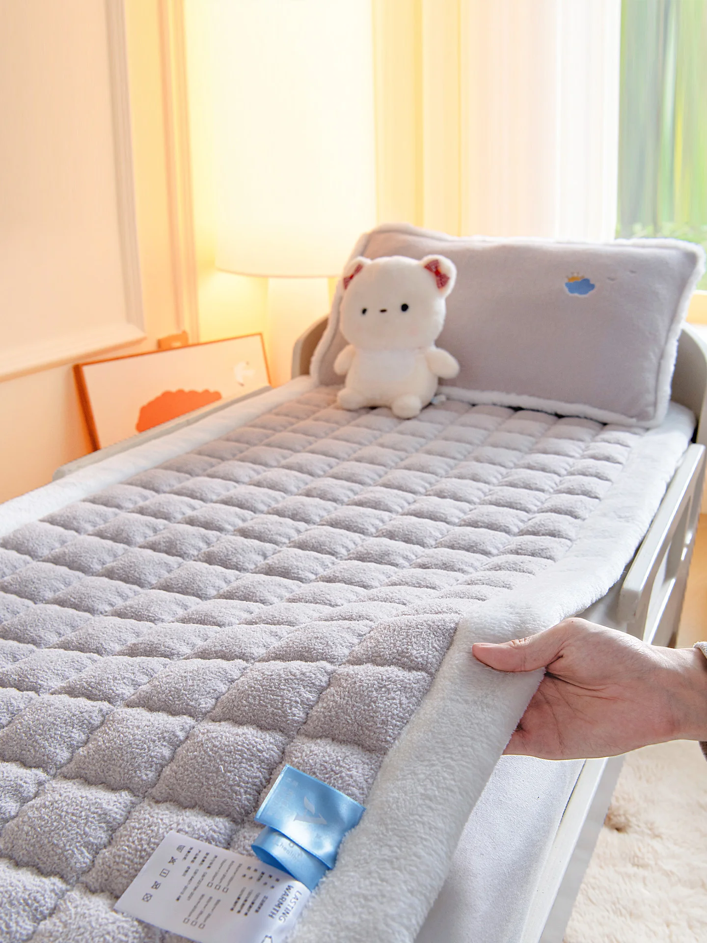 柔らかいベッドと固いベッドの違い：米苏の子供用暖かい床マットが解決する睡眠の安定性