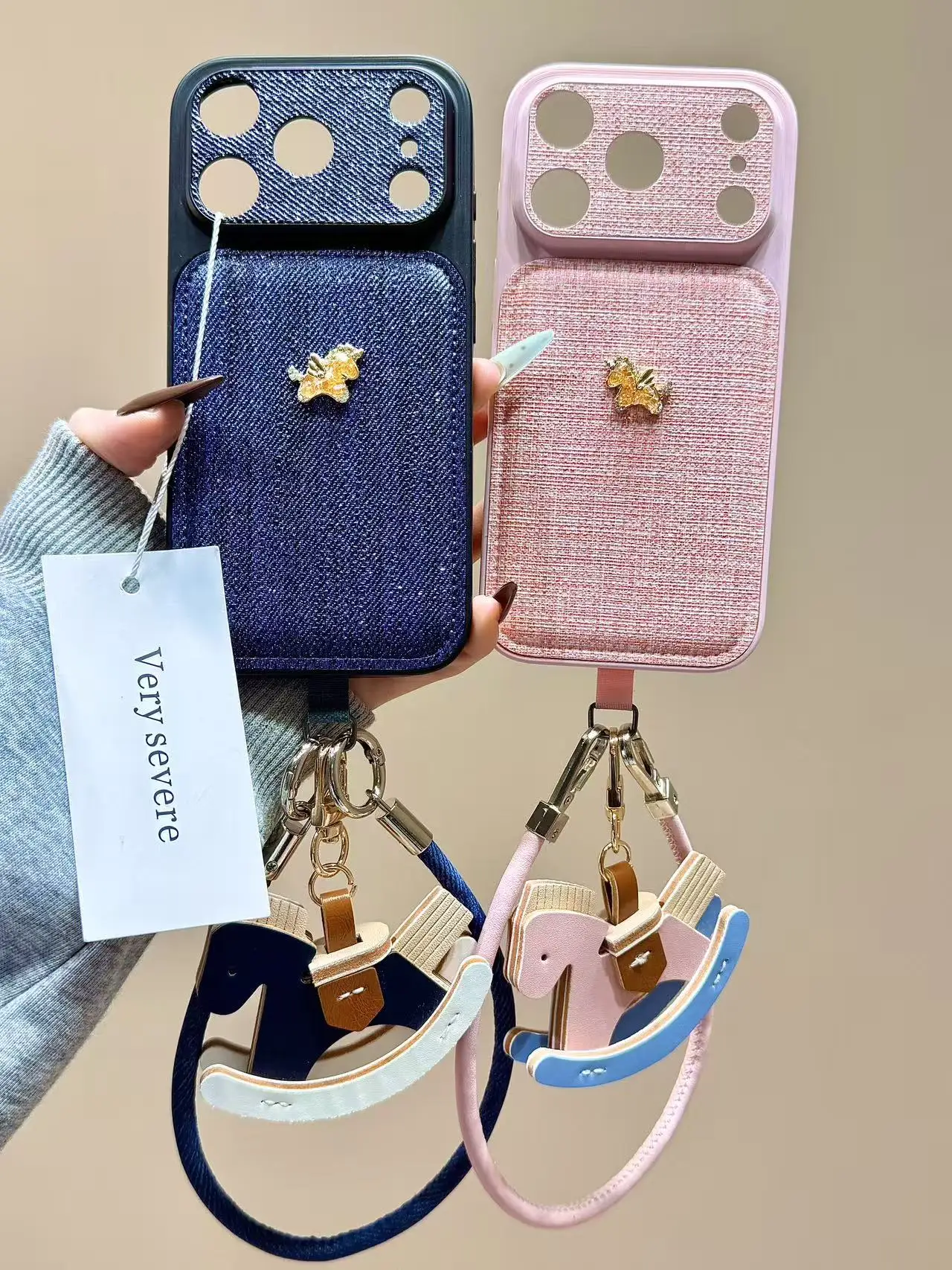 iPhone14手帳型ケースは本当に必要？それともスタイリッシュなストラップケースがベストなの？