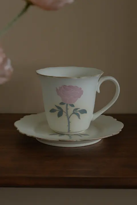 花柄デザインの陶器製カフェカップセット【高級感ある復古スタイル・景徳鎮製・ラテ用】