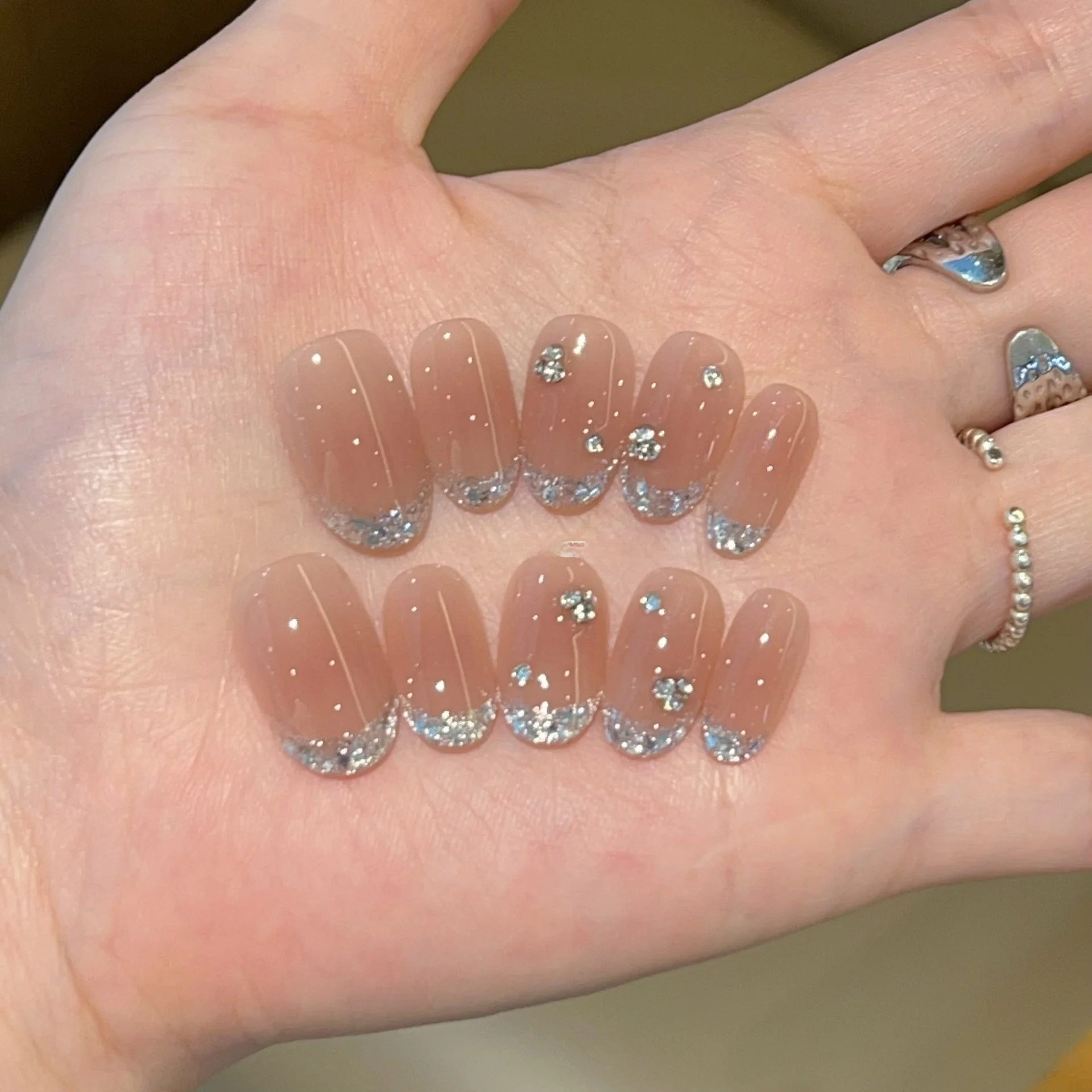 かっこいい おしゃれ 大人 フットネイル 夏にぴったりなデザインは？フレンチスタイルのアイスピンクグリッターが解決する