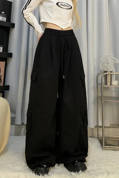 カジュアルな黒のワークパンツ【春用・フィット・ハイウエスト・ワイドレッグ】（セットアップ対応）