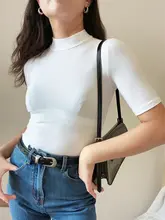 シンプルなレトロ風デザインのフィット感あるTシャツ【女性用・ミディアムスリーブ・ストレッチ素材】