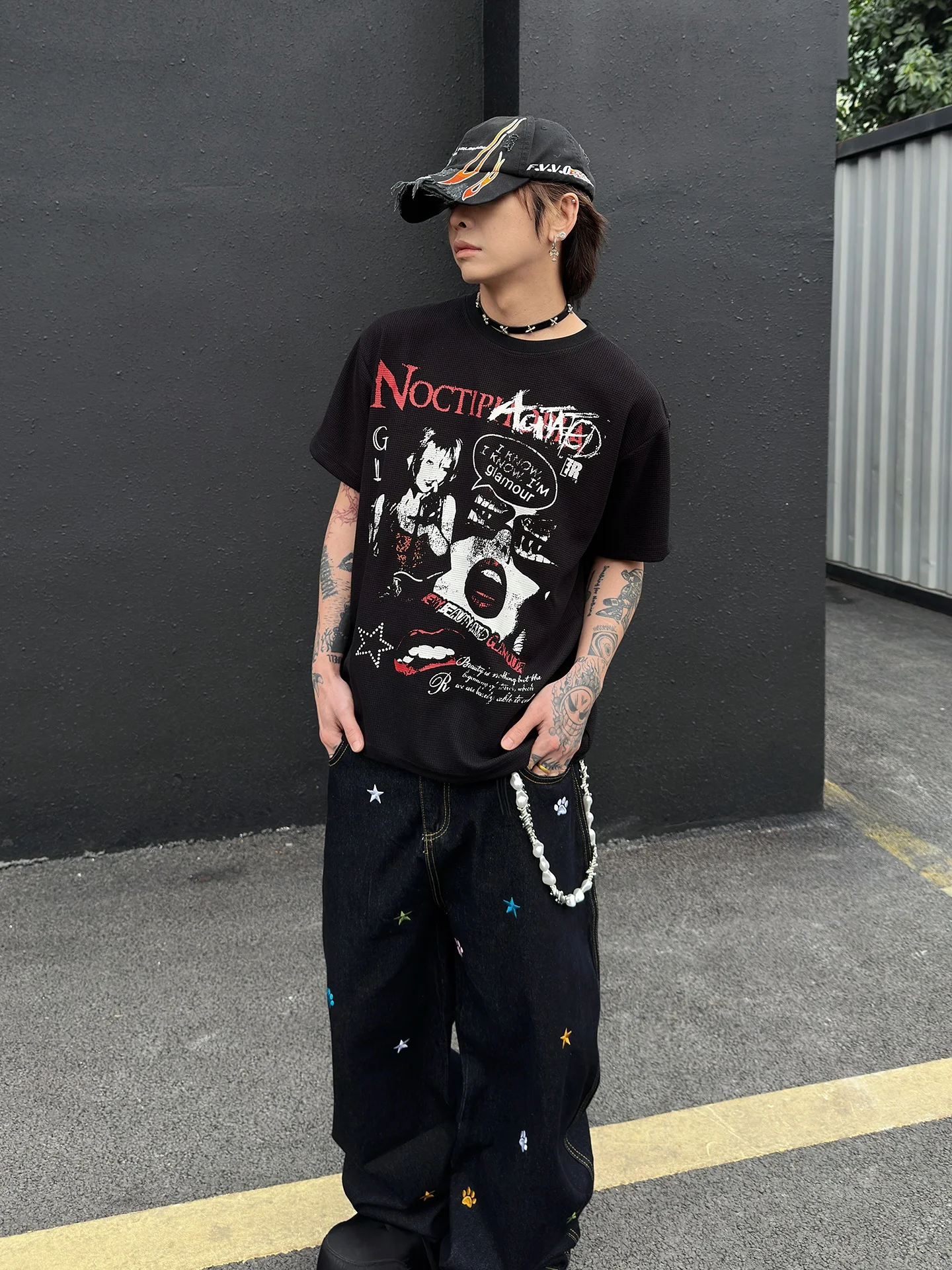 ショートスリーブTシャツ：黒いアメリカンレトロ風Tシャツの実用性と使い分け