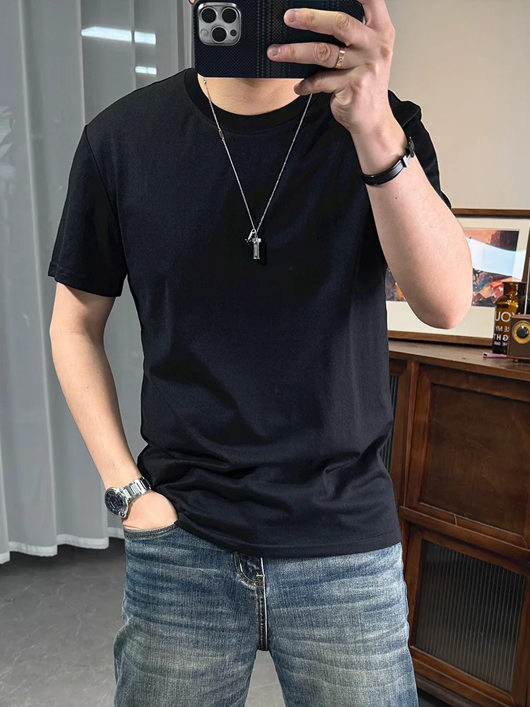 男カジュアルコーデで夏の日差しに負けない、シンプルさが救う1枚は？