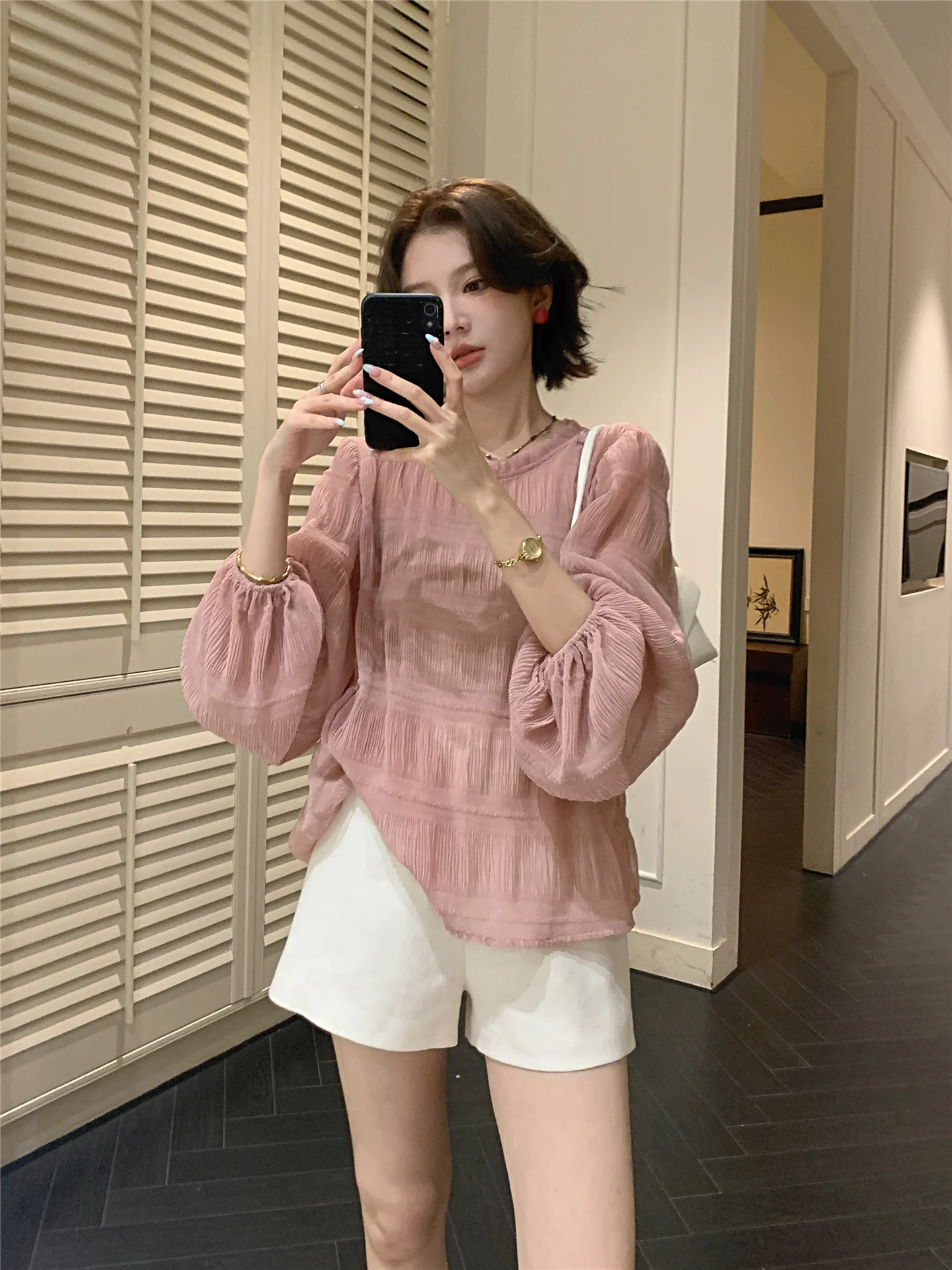 6月に着る服としての夏用韓国風ゆったり長袖シャツの実用性と季節感