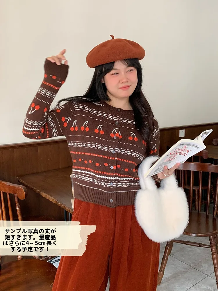 カフェ風さくらんぼプリントのルーズフィットニットセーター：秋冬通勤に最適な加厚デザインの実用性解析