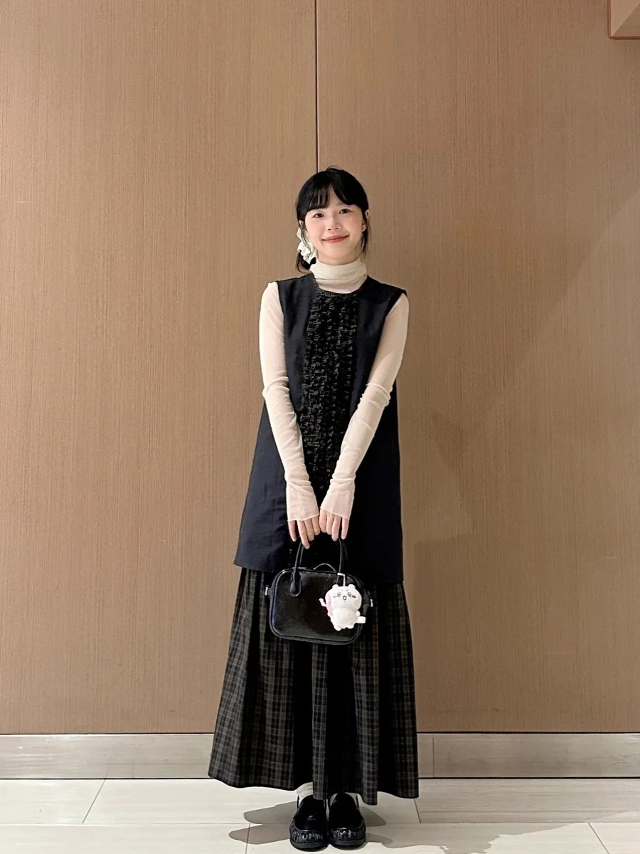 10月中ばに着る服装はどう選ぶ？クラシックチェック柄のフレアスカートが解決する季節感の悩み