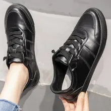 プラスサイズの女性用靴41～43 春の新作 足を細く見せる黒いレディースシューズ
