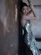高級感あるパーティードレス【シルバー・ハイネック・ファッション性・フィッシュテール】