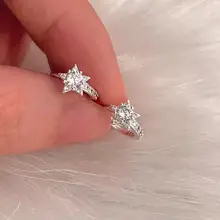 925シルバー製 スターダストデザインのピアス【高級感あるクリスタル使用・耳骨ピアス】