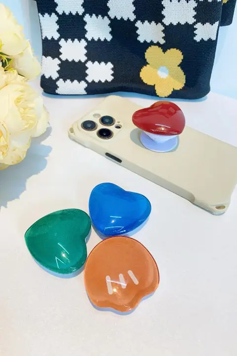かわいいハートデザインの粘着式エアバッグスマホケーススタンド【多機能・スリム】