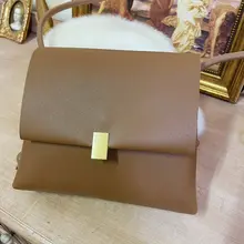 レトロ風おしゃれなショルダーバッグ【斜め掛け・合成皮革・シンプルデザイン】