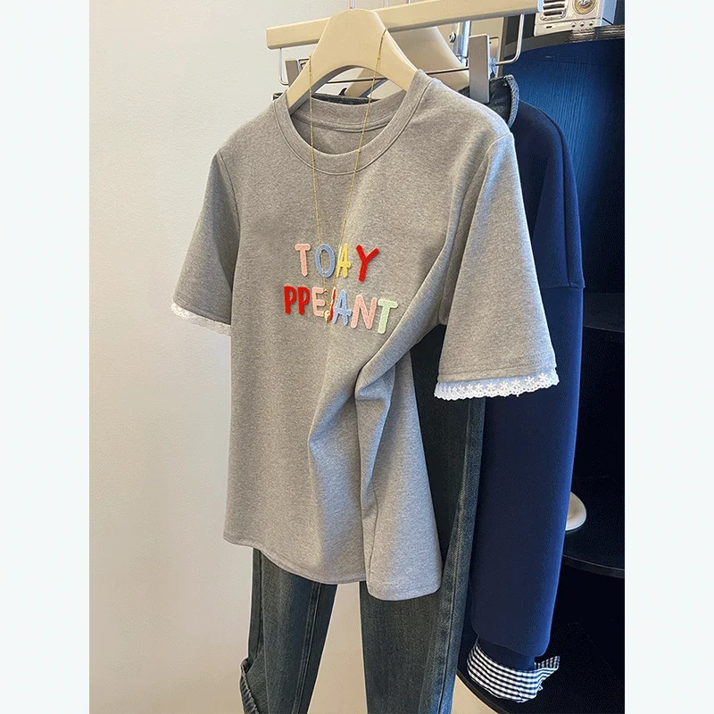 刺繍入りレースパネルのグレー半袖Tシャツ【ゆったりシルエット・アメリカンスタイル】