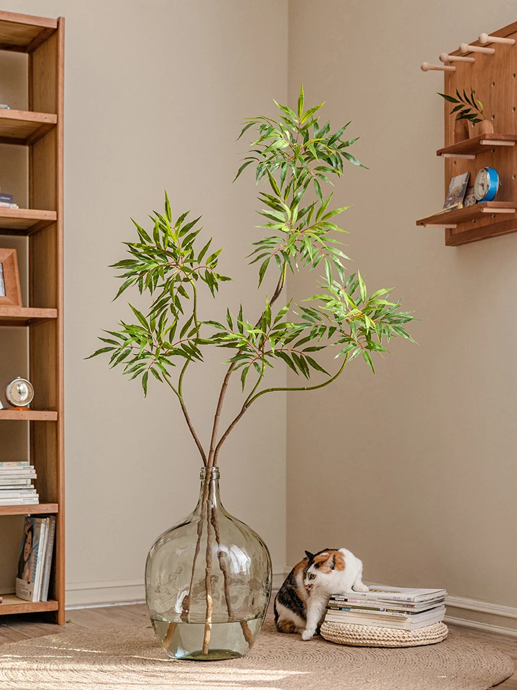 デコレーション キラキラ と ポスト 観葉植物 の違いは？リアルな観葉植物風 黄天竺が部屋を彩る方法とは？