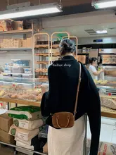 真皮製斜め掛け携帯用バッグ【小型・手提げタイプ】