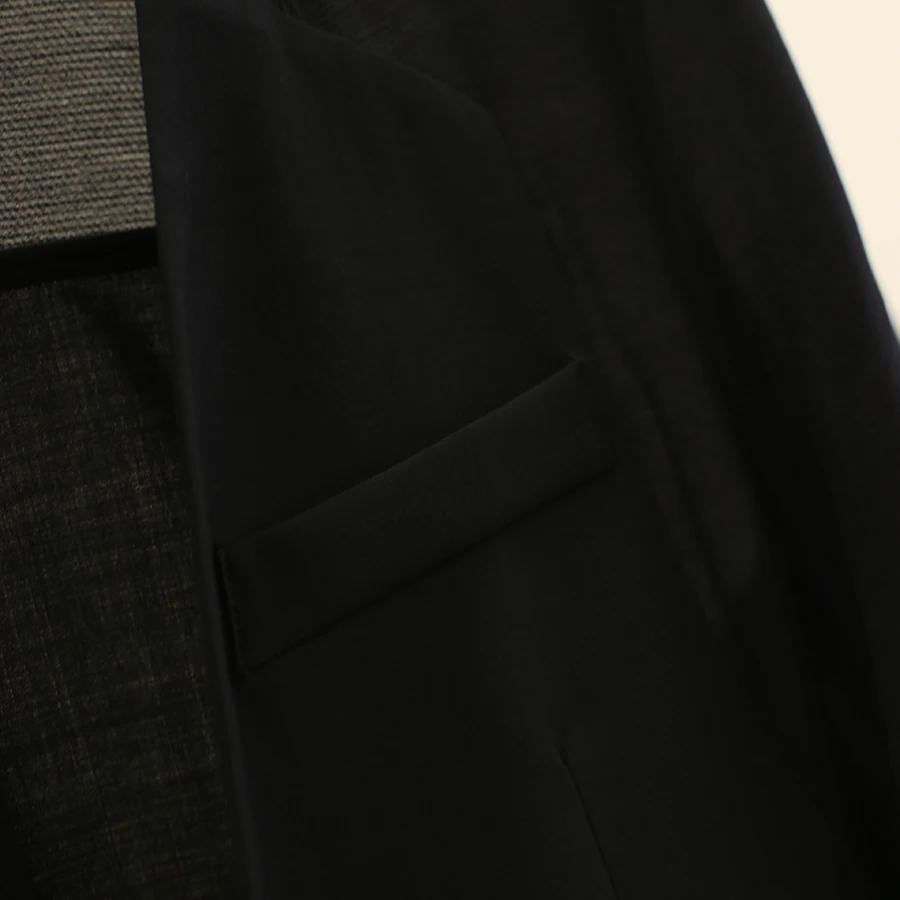 50歳の忘年会に着る服は、スーツがいいのかカジュアルがいいのか？韓国風の五分袖シャツジャケットが解決する