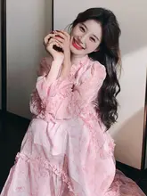柔らかいピンクのドレス【春秋用・華やかなデザイン・ケーキスタイル】