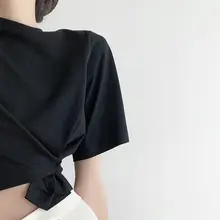 デザイン性に優れたフレンチスタイルの黒色Tシャツ【暗めのボタン・リバーシブル】