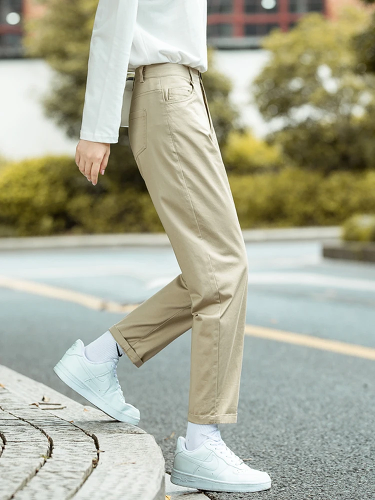 韓国ファッションとは何か | 季節感と実用性を融合したカーキ色ワークパンツのデザイン原理