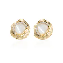 猫眼石のピアス【純銀製・シンプルデザイン・高級感】