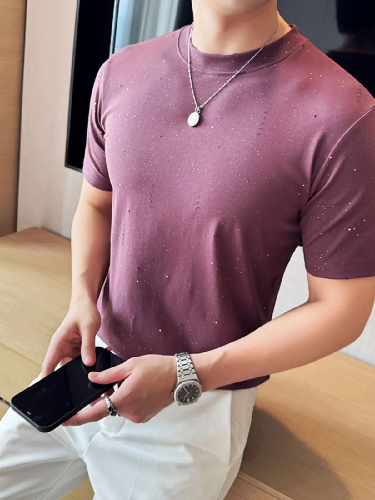 メンズの夏に欠かせないTシャツは、どう選ぶ？