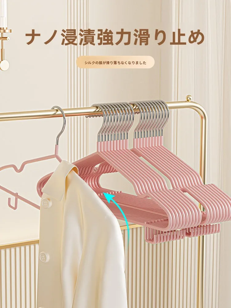 家庭用ハンガー：厚手・滑り止め・フック付きで旅行衣類を安定収納