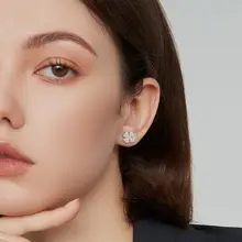 999純銀製クローバーイヤリング【高級感・スワロフスキー付き・快適装着】