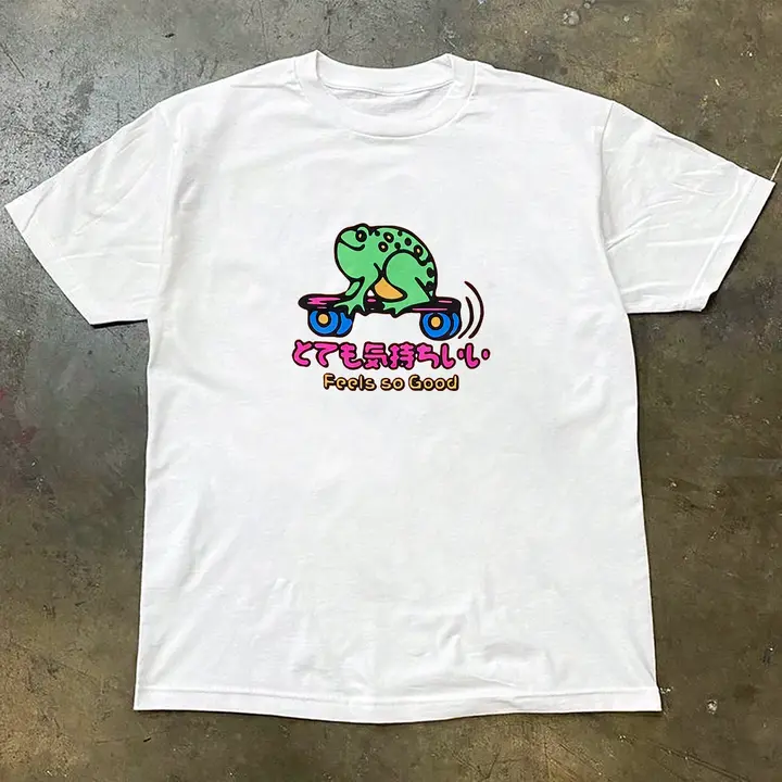カートゥーンカエル柄スケートボードプリントTシャツ【純綿・ゆったりとしたクルーネック・半袖】