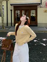 春の新作！イエロー ニットトップス【おしゃれなレイヤードデザイン・長袖】（セットアップ対応）