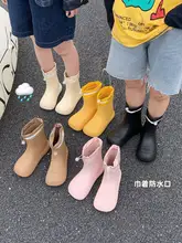 細いストライプのファッショナブルな雨靴【防水・巾着タイプ・春夏秋冬対応】