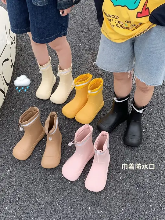細いストライプのファッショナブルな雨靴【防水・巾着タイプ・春夏秋冬対応】