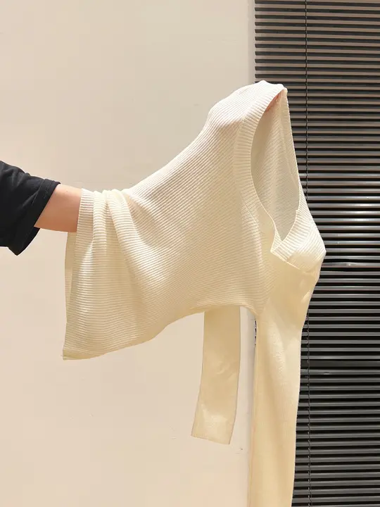 米白色Uネックオフショルダー長袖ニットトップス【ウエストシェイプ・秋用・女性用】