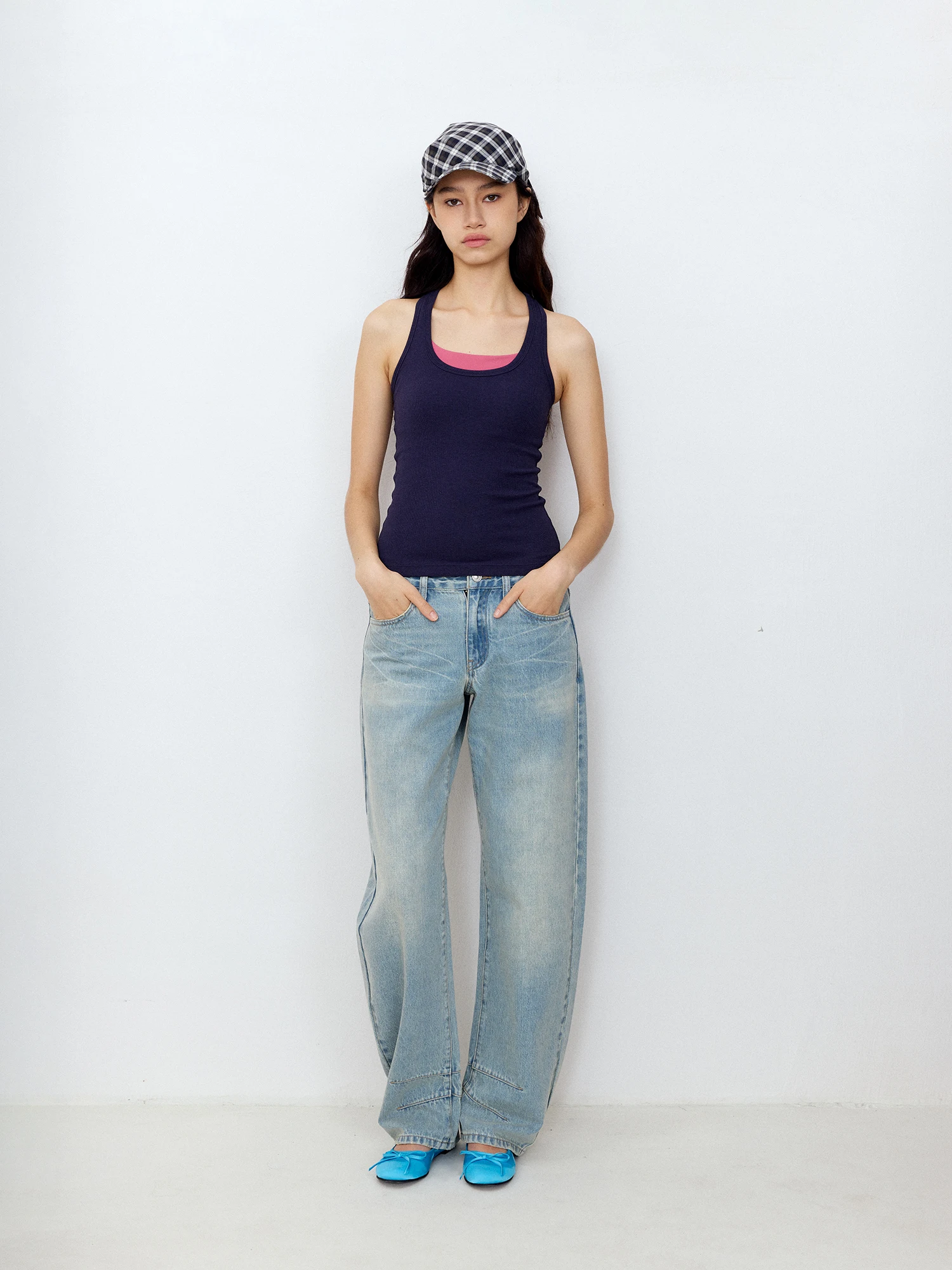 2026年代の20代後半女性にこそおすすめ！「副乳カバー＆ウエストシェイプ」のU字型ノースリーブは、どう選ぶべきか？