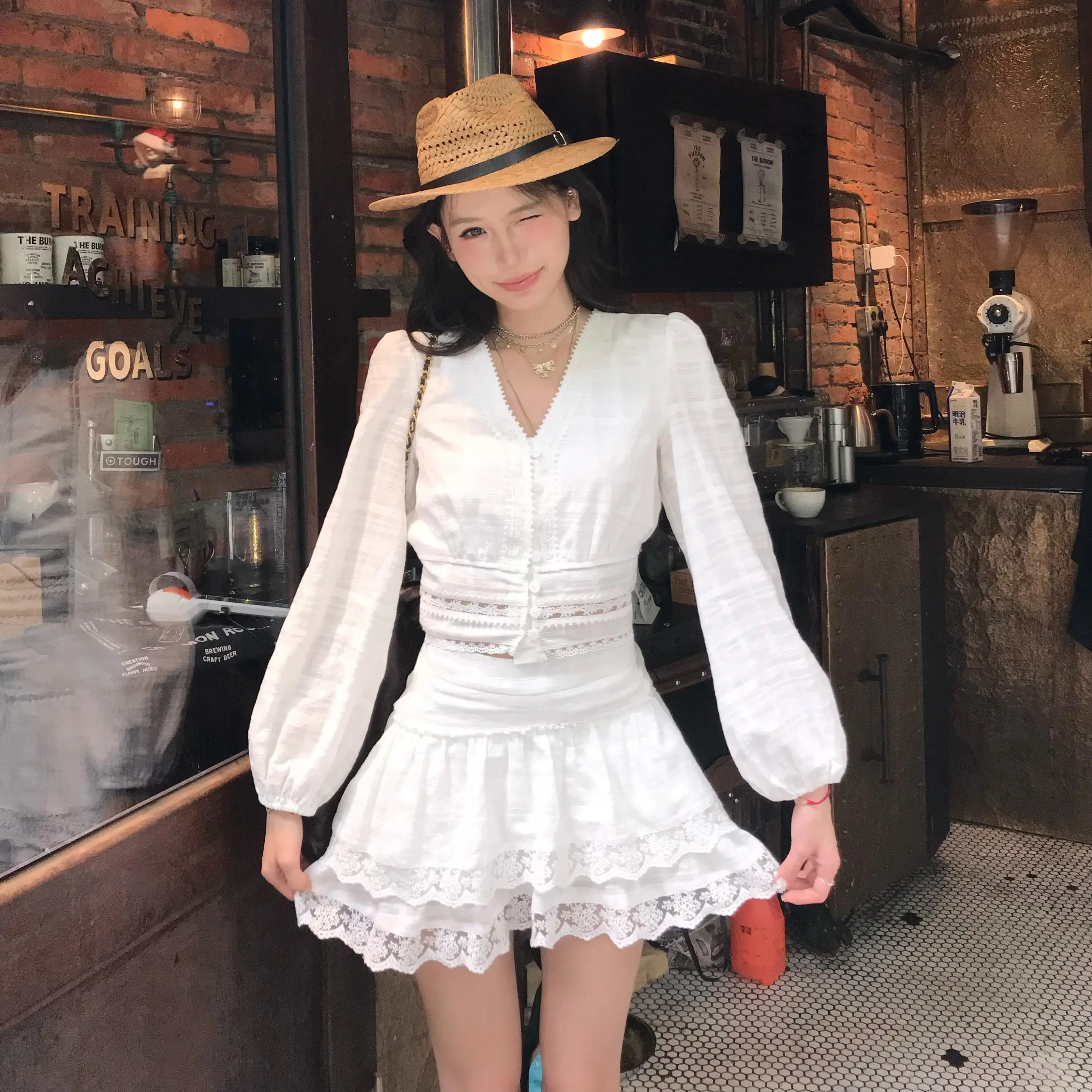 セミドレスのコーデを決めるときに迷うなら、この1つのアイテムが救う