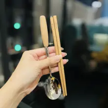 コンパクトな木製箸と304ステンレススチール製スプーンのセット【アウトドア用・学生食堂向け】