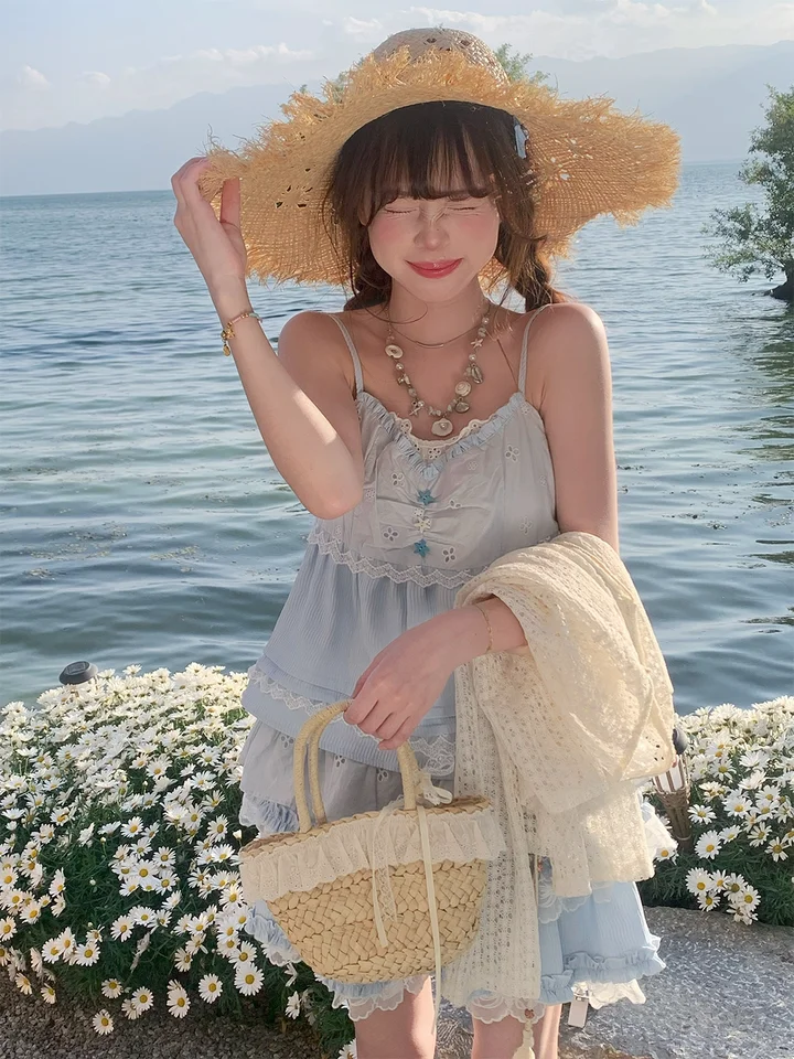 ビーチスタイルのボヘミアカーディガン【ライトな海塩色・ド  ル感ブルーキャミソール・フレアスカート】（セットアップ対応）
