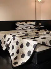 夏用冷感アイスシルク敷きパッド【折りたたみ式・シングルサイズ・快適な眠り】