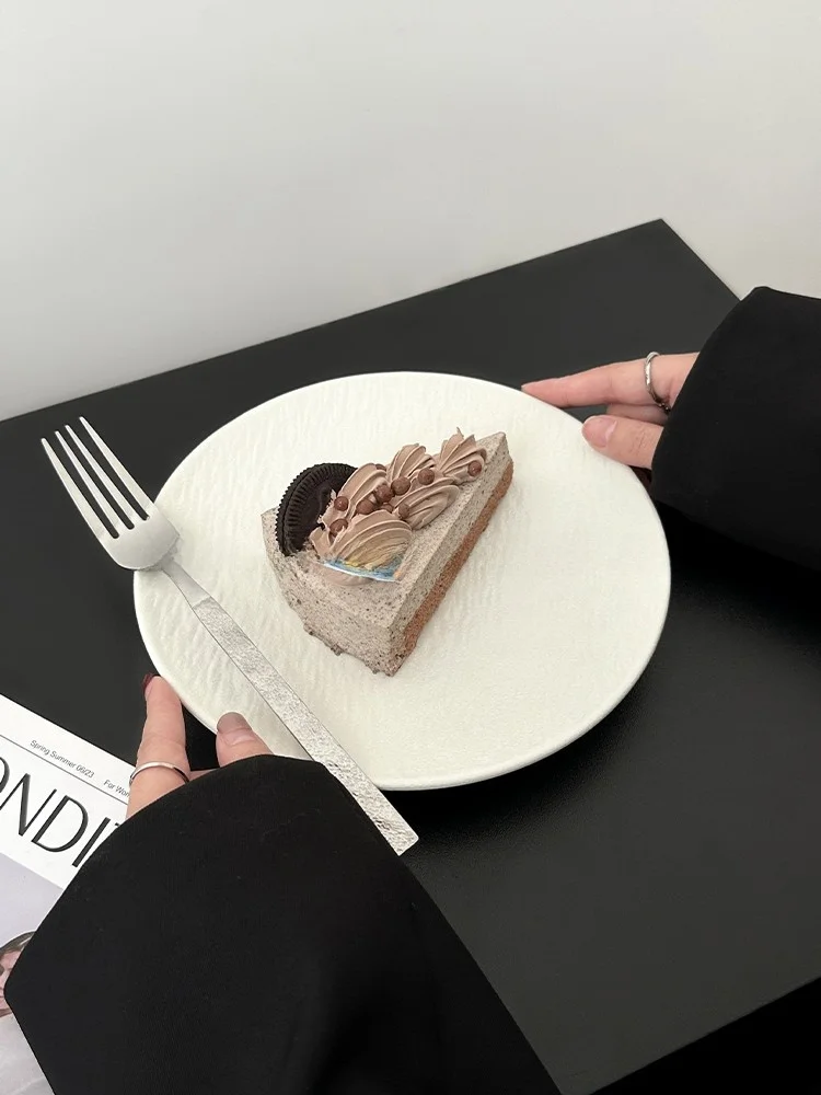 ハイエンドクリエイティブロックパターンセラミックケーキプレート：北欧風純色デザインの8インチ甜品盤