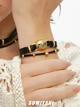 可愛い不機嫌な猫モチーフのブレスレット【レトロな金色の革製・個性的なデザイン】