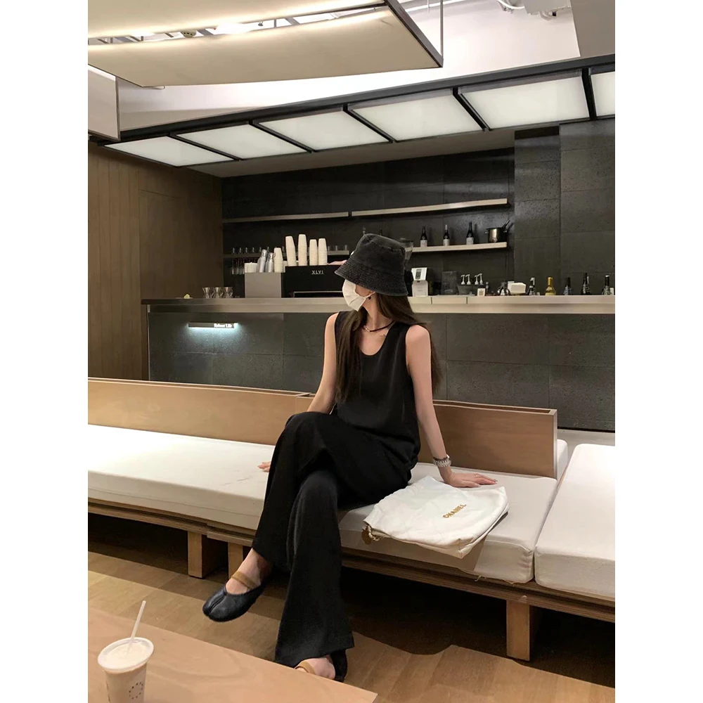 会社飲みの服装選びで迷うなら、この1着で解決できる？