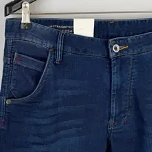 軽量で快適なスリムフィットメンズハーフパンツ【ウェア】