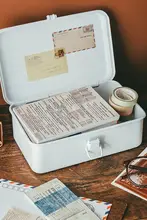 シンプルな白色デスク用防塵収納ボックス【アンティーク風・アイロン製・文具・スキンケアアイテム用】