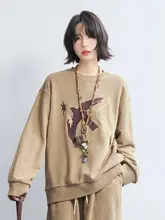 刺繍入りラウンドネック女性用トレーナー【秋用・カジュアルスタイル】