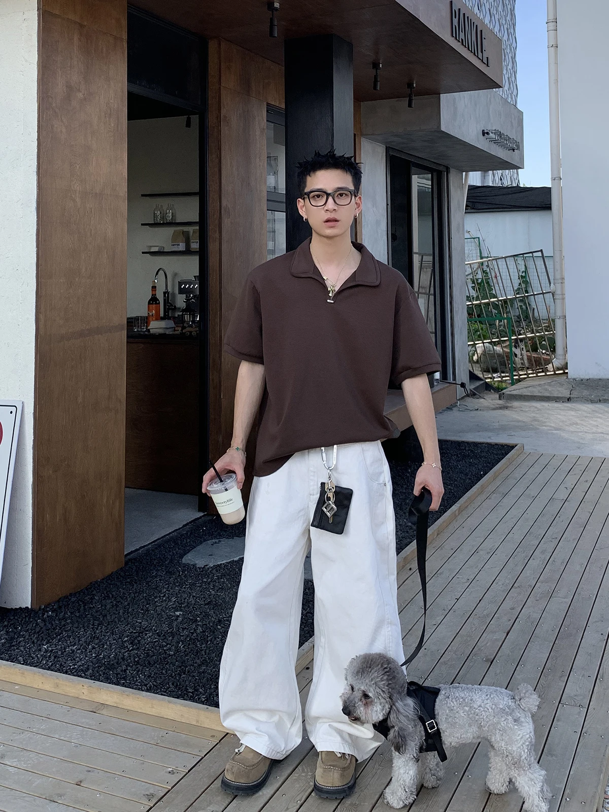VネックTシャツ メンズはフレームネックに比べて、本当に通気性が良いの？