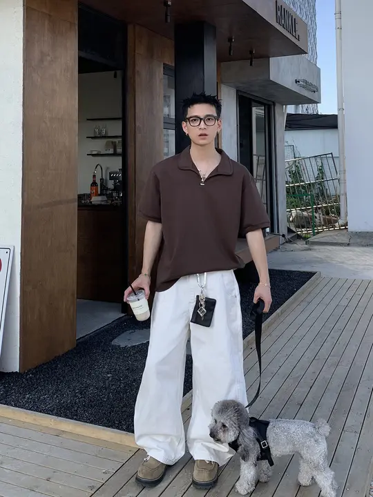 シンプルなデザインのVネック短袖Tシャツ【メンズ・ゆったりフィット・無地】