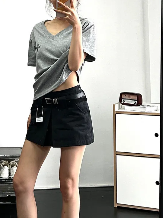 黒のマーメイドスカート コーデはどう選ぶ？シンプルで大人っぽい夏のスタイルを実現する1つの答え