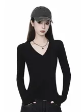 ブラックVネック長袖Tシャツ【フィット感・ウエストシェイプ・ニット素材】