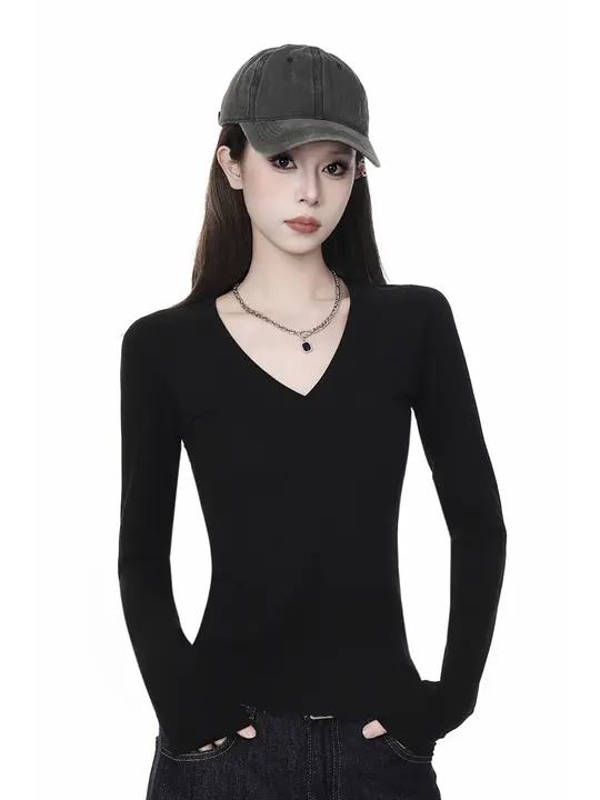 ブラックVネック長袖Tシャツ【フィット感・ウエストシェイプ・ニット素材】