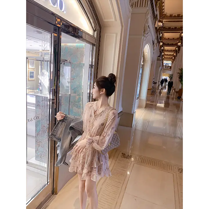 フリル付きの花柄シフォンワンピース【流れるフリンジ・リボン付き】